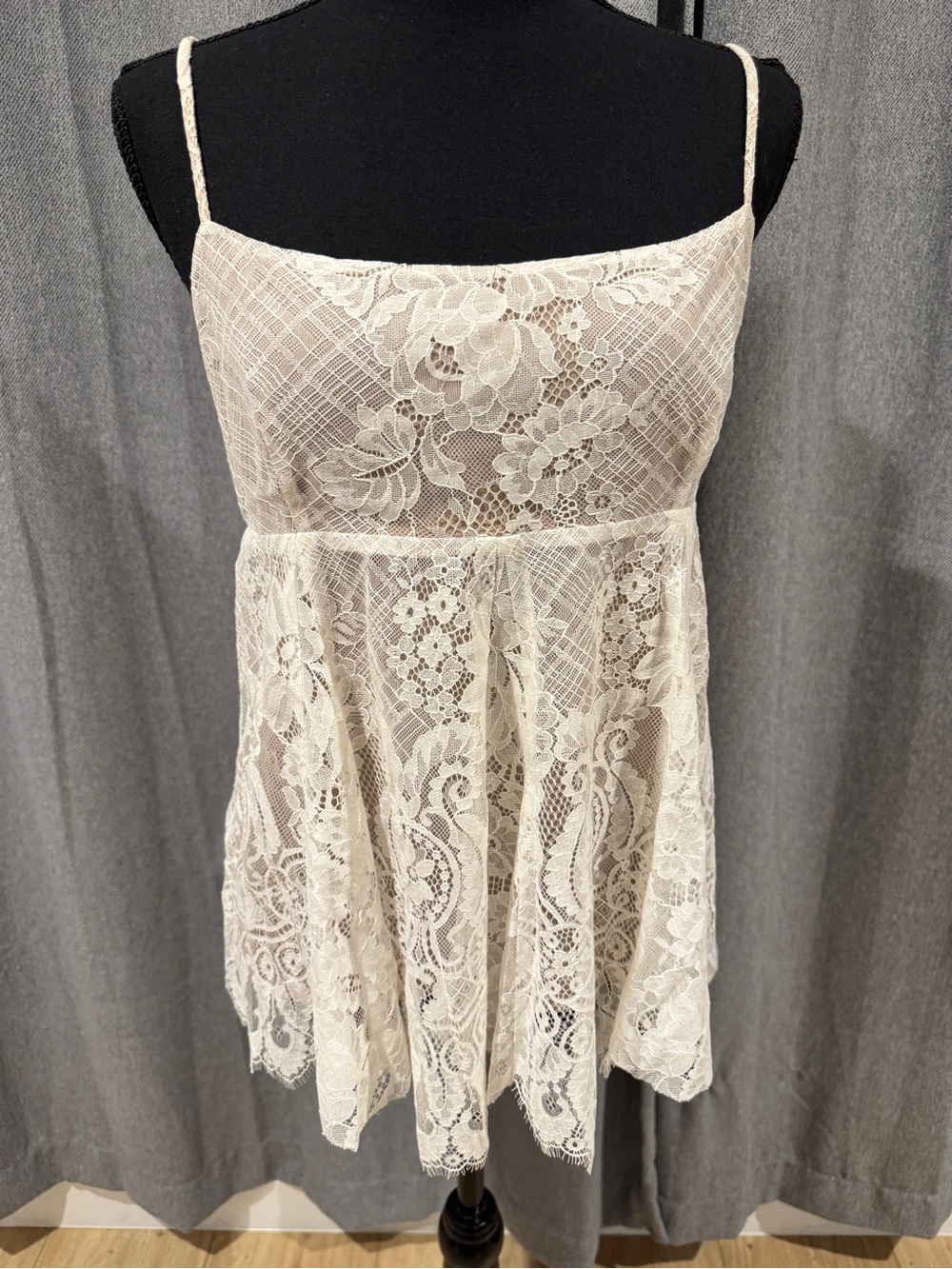 BCBGMaxAzria Cream Lace Spaghetti Strap Camisole